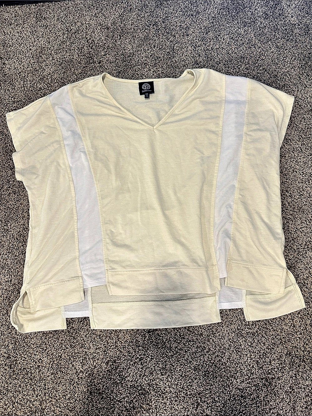 Bobeau Short Sleeve V-Neck Top in White Size XXL Like New